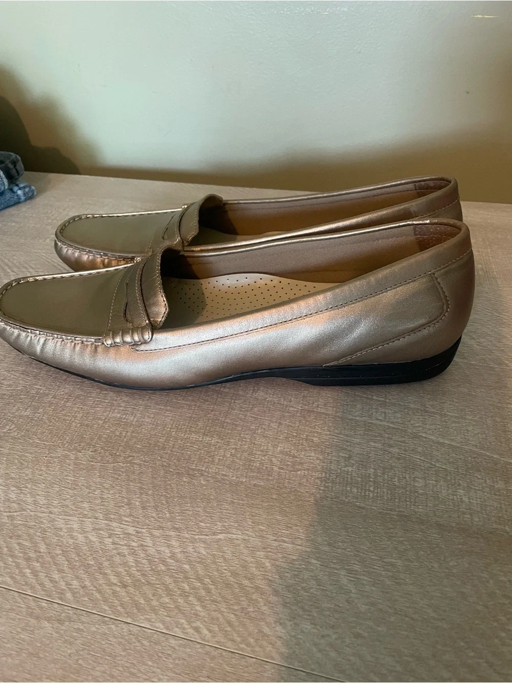 Trotter's Metallic Bronze Penny Loafers flats shoes slipons sz 10N leather
